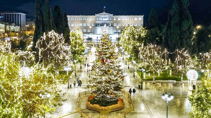 Gyertek, nézzünk szét az ünnepi fényekben pompázó Athénban!